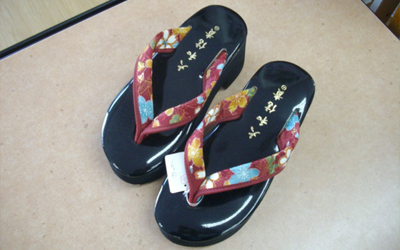 伝統的な各種和の履物も取り揃えております